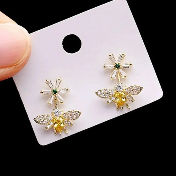 NEW 18K Gold Citrine Diamond Bee Earrings - Picture 1 of 3